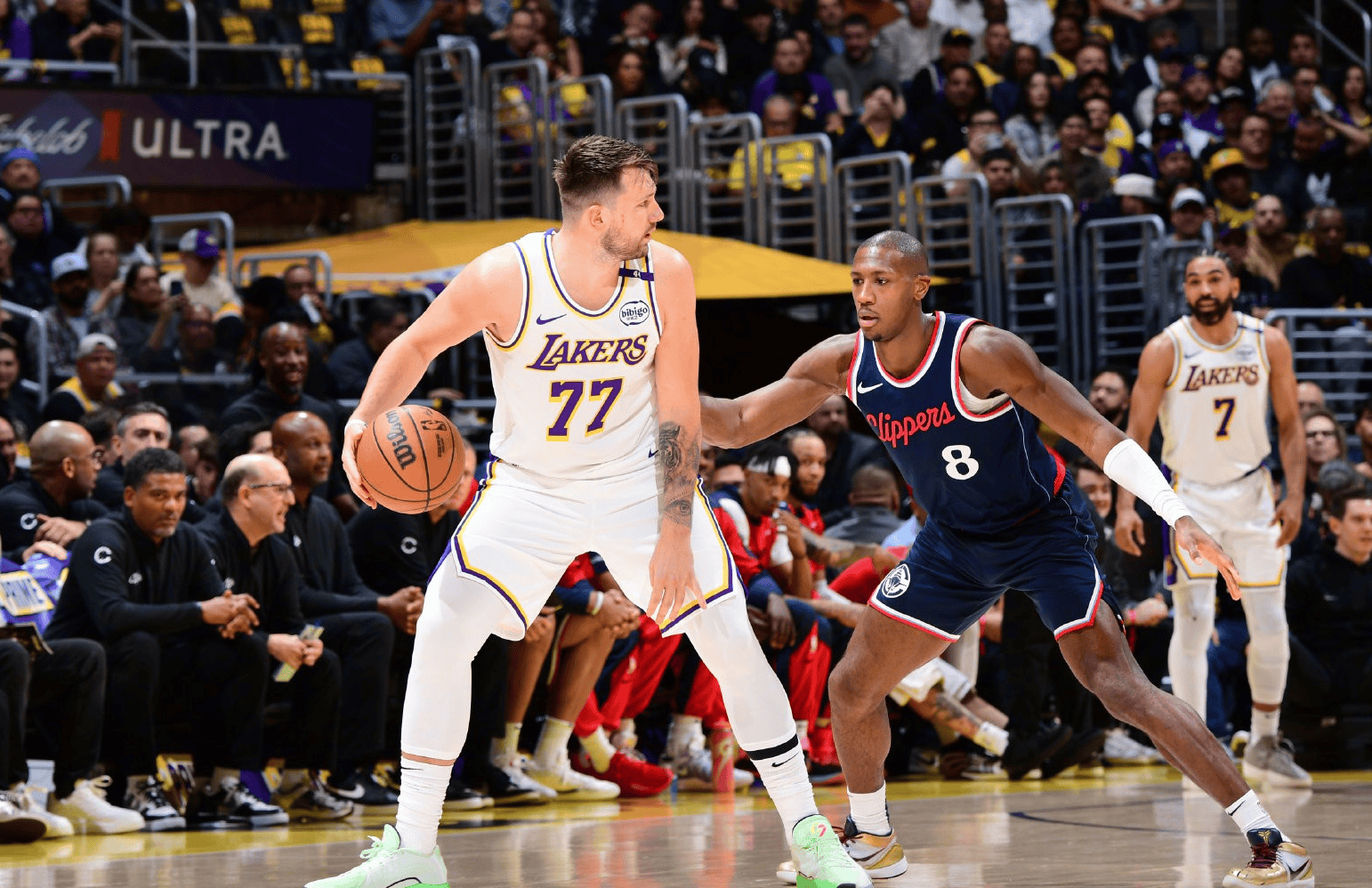 爱游戏体育平台-关于东契奇回归赛场，精彩发挥首场状态亮眼，G2观众沸腾！的信息-爱游戏体育平台